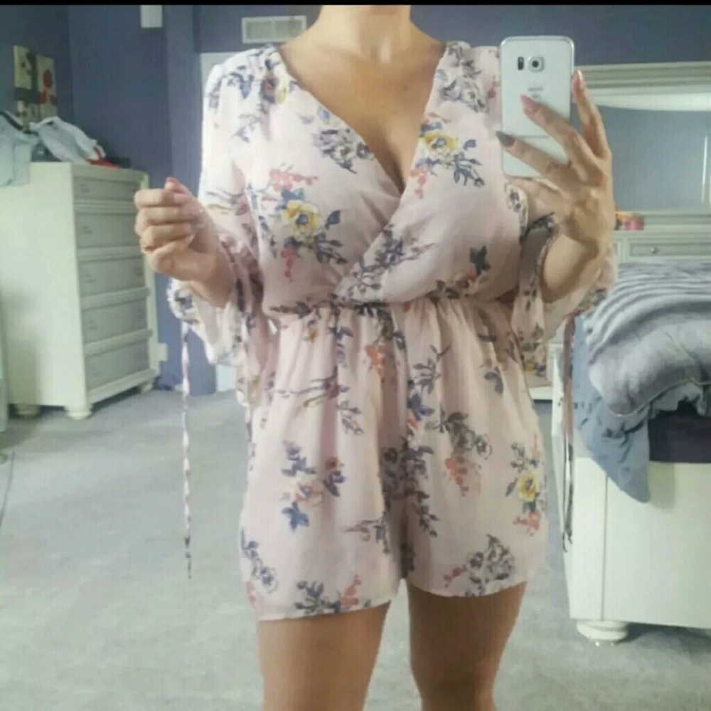 ❤Floral romper.